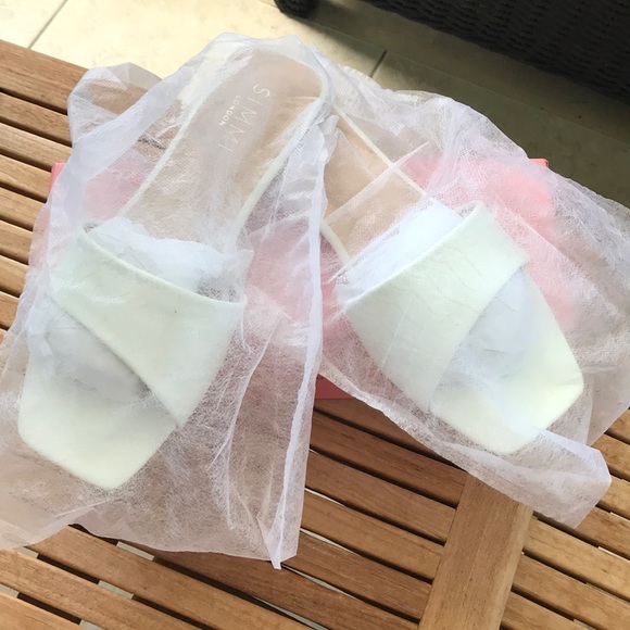 Beautiful NWT women’s slip on - Picture 2 of 7